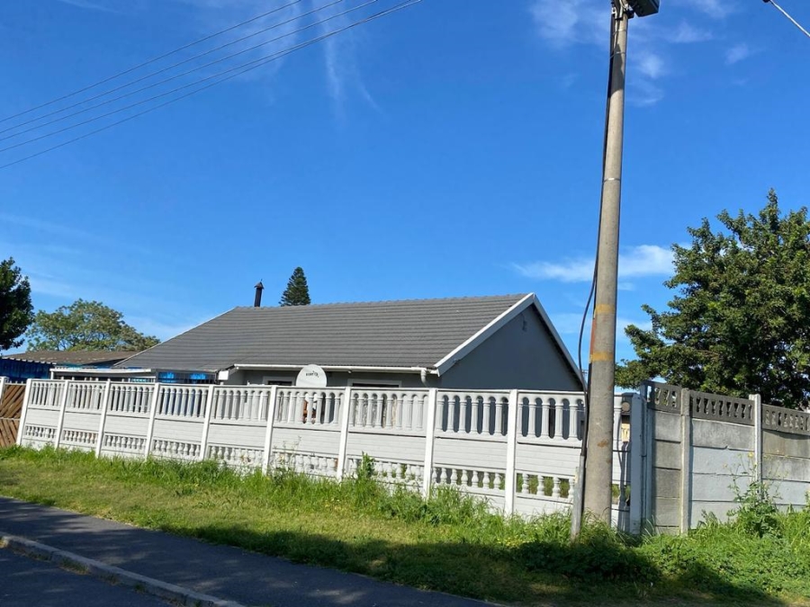 To Let 3 Bedroom Property for Rent in Bishop Lavis Western Cape